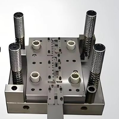 Kunststoffspritzgießform und Spritzgießwerkzeug mit P20/718/738/NAK80/S136 für Fahrzeugform 250000-300000 Schüsse