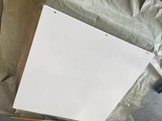 Service für das Schneiden von Kunststoffplatten und Dekorationsplatten aus mehreren Materialien