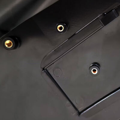 Optimierte Rippenstruktur für Display-Rückabdeckung, Spritzgussform zur Lösung von Einfallstellen an dicken Wandbereichen